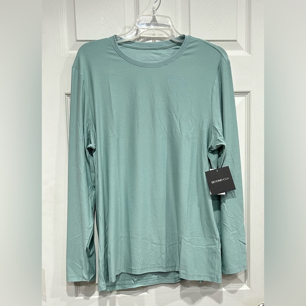 Beyond Yoga Men's Medium Always Beyond Men's Long Sleeve Crew 2.0 Mint Green NWT